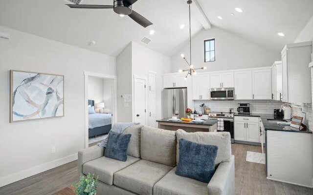 Ethel's Digs With Hot Tub