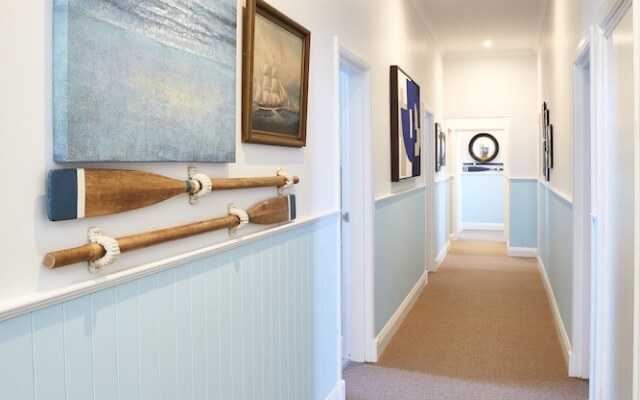The Clovelly Hotel