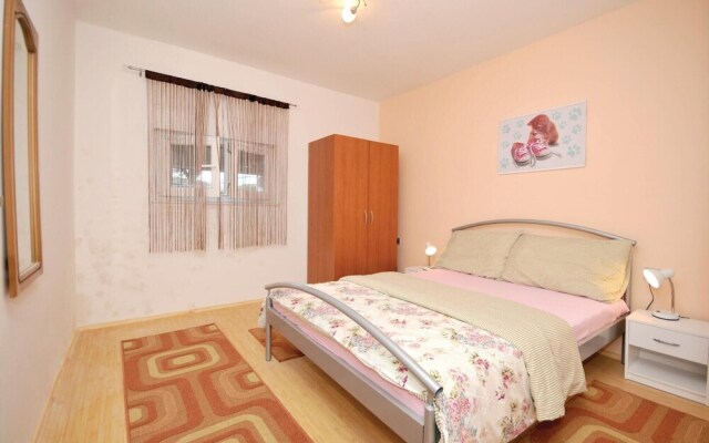 Stunning Home in Marina With Wifi and 2 Bedrooms