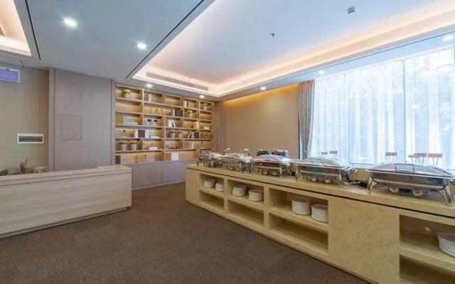 GreenTree Eastern Dali Railway Station Hotel