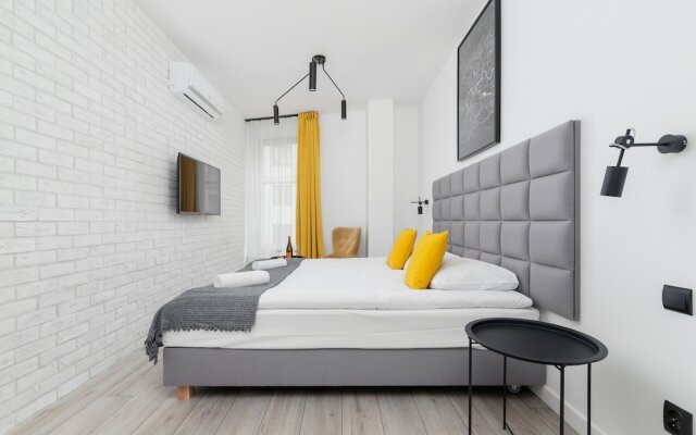 Miodowa Studio Cracow by Renters