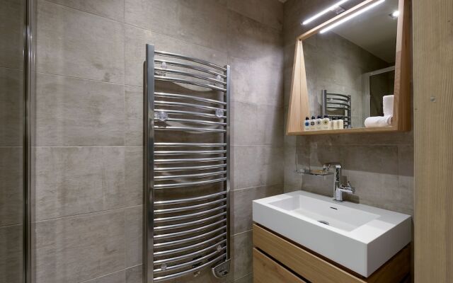 Le C Residence Apartment T4 Cabins A06