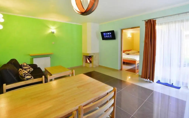 Spacious Holiday Home With Private Garden