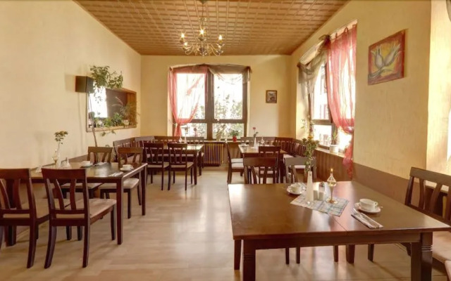 Neubert s Gasthaus am Rhein