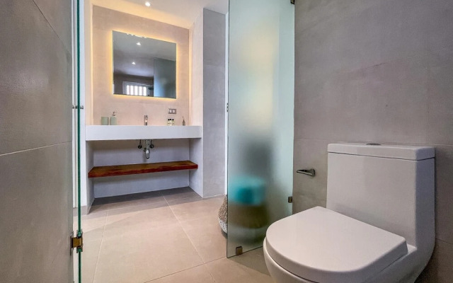 Beautiful Condo Just Steps Away From the Beach
