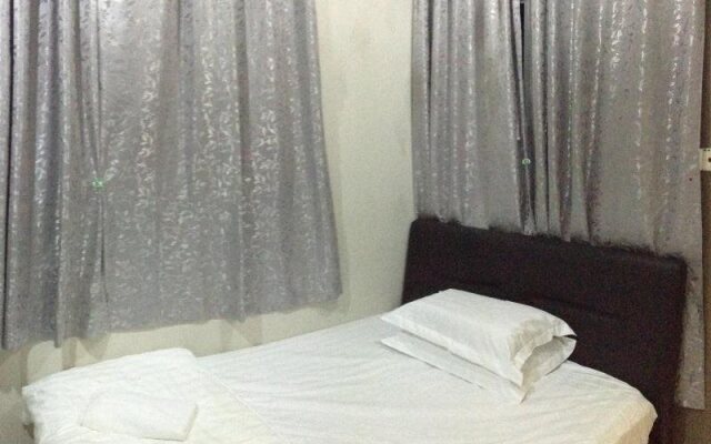 Anggun Beach Guest House Dungun