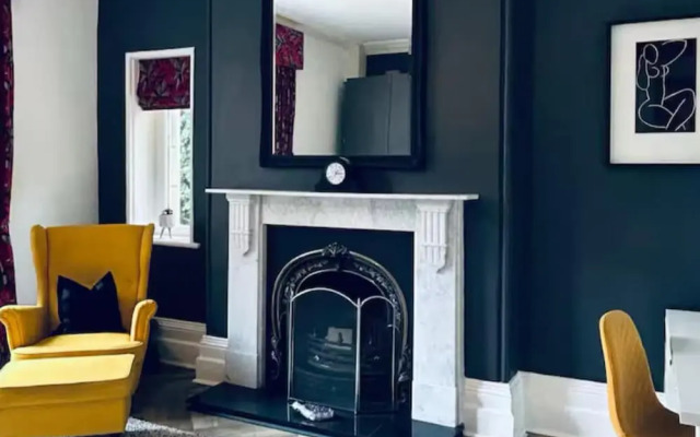 Lodge - Sleeps 18, pet Friendly & Free Parking