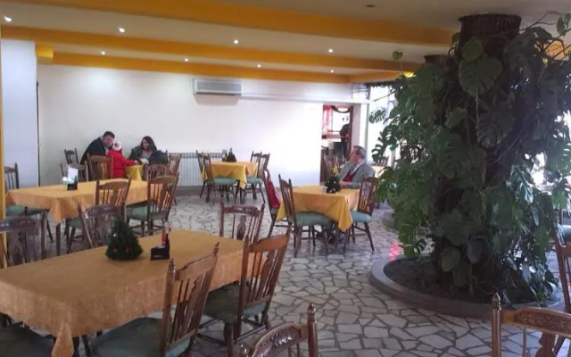 Motel Stari Hrastovi