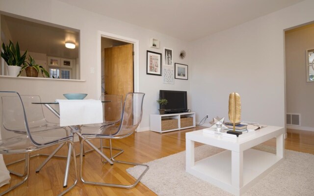 Charming & Cozy Dolores Park Condo by RedAwning