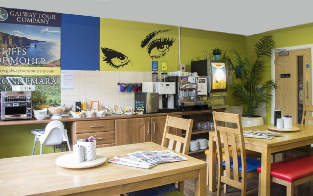Snoozles Forster Street Tourist Hostel