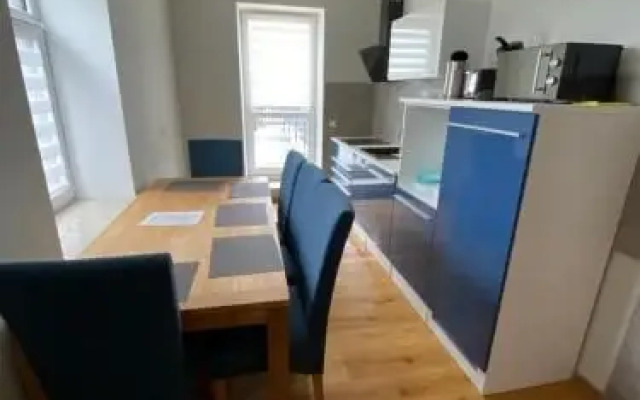 Schöne 2 Zimmerwohnung, neu saniert, hell, stilvoll