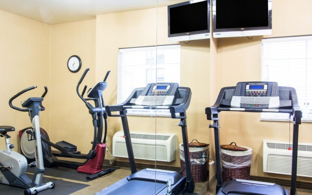 Comfort Inn & Suites Airport Convention Center