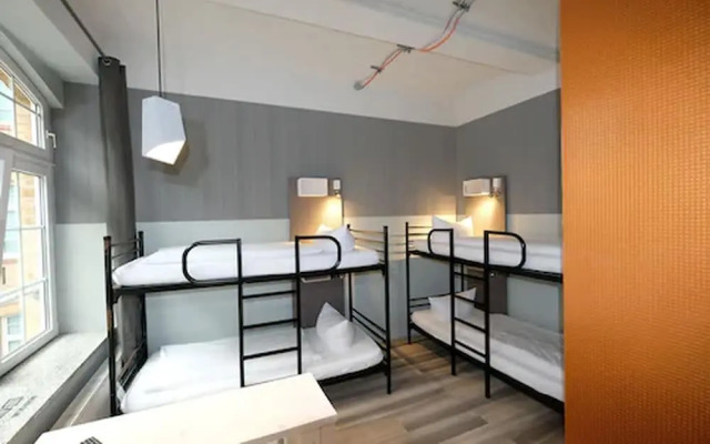Singer109 Hostel