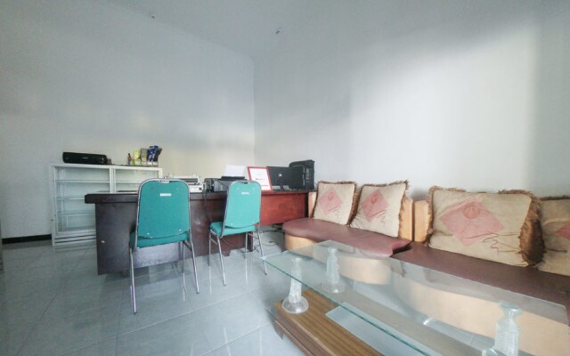 RedDoorz Syariah near Mall Roxy Banyuwangi 2