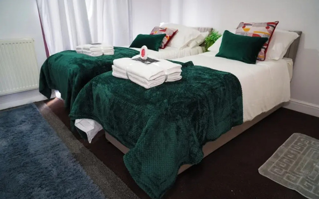 Cosy Luxury Apartment in Milton Keynes