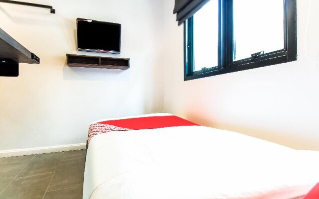 J2N Hostel by OYO Rooms