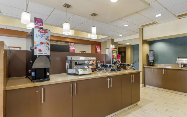 Best Western Plus Winnipeg West