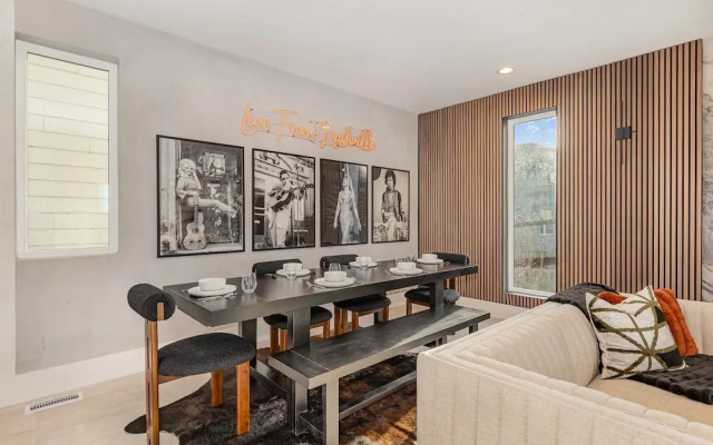 High Note-2 Rooftop Decks-3 Mins to Broadway