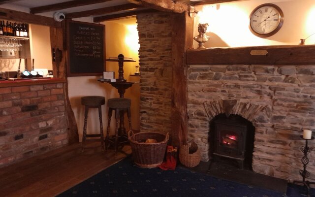 The Dolfor Inn