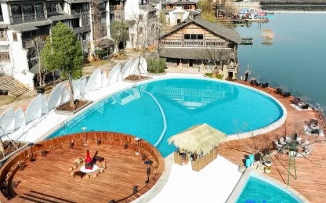 Yixing Yaohu Hotel – Pool – Wuxi