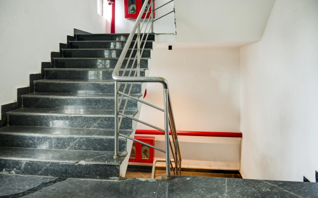 OYO Townhouse 412 Aditya International