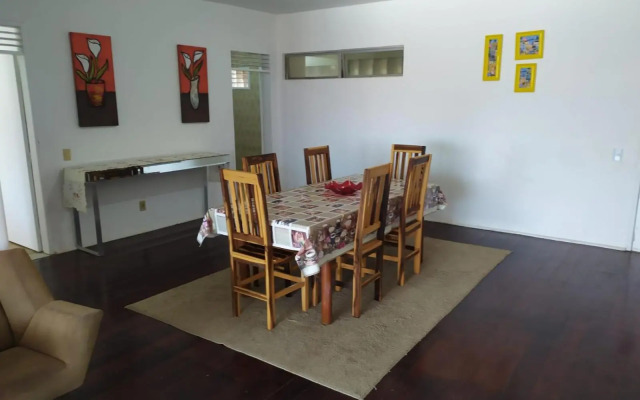 Espaçoso Apartamento na Praia do Futuro c/ 3 Qts.