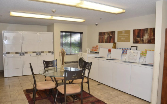 Sonesta Simply Suites Detroit Warren