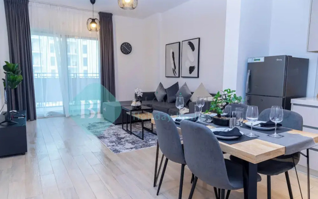 Bloomfields Elegant 1BR in Waters Edge