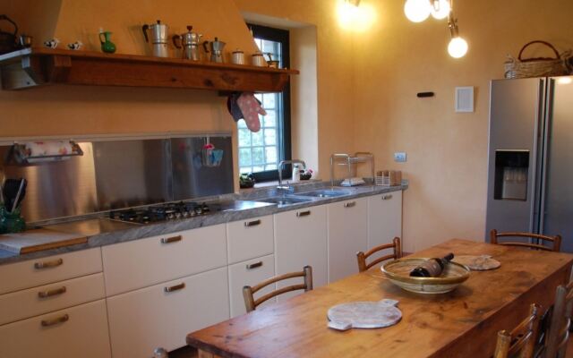 Bagnoletto Splendid Farmhouse in the Open Countryside-bagnoletto