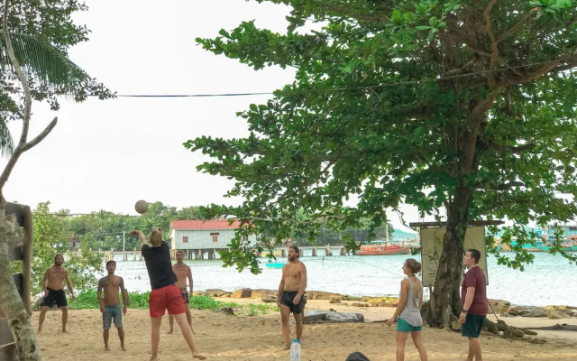 Yellow Moon M23 Hostel