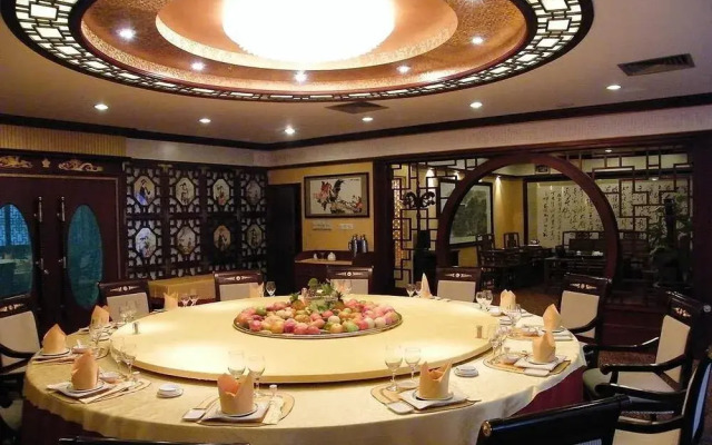KB-Crown Hotel