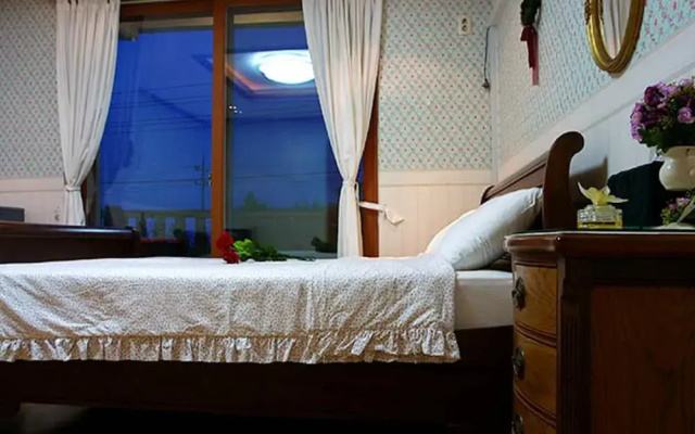 Mari Sea Ever Pension