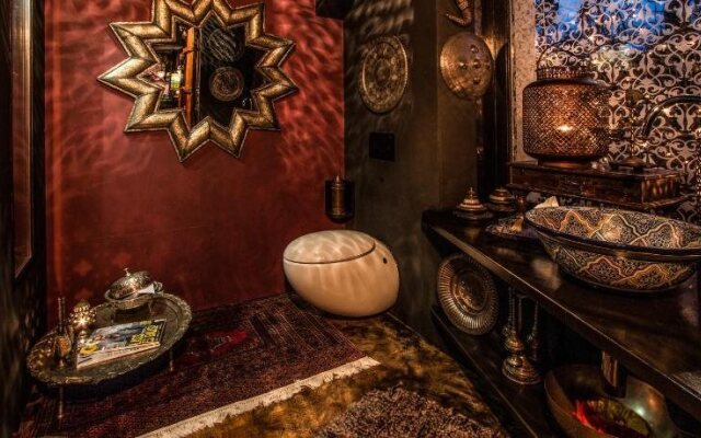 Bijou Hotel / Love and Romance