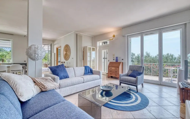 Villa Luce del Sol with Pool - L