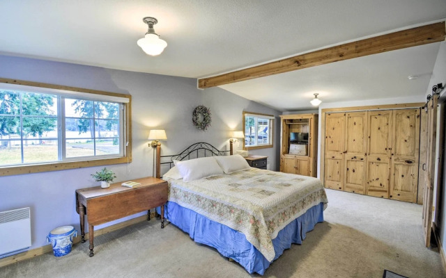 Historic Belfair Cabin Abode on the Hood Canal!