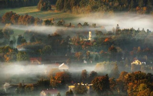 Zamek Karpniki Schloss Fischbach