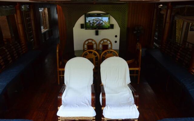 Sreekrishna Houseboat
