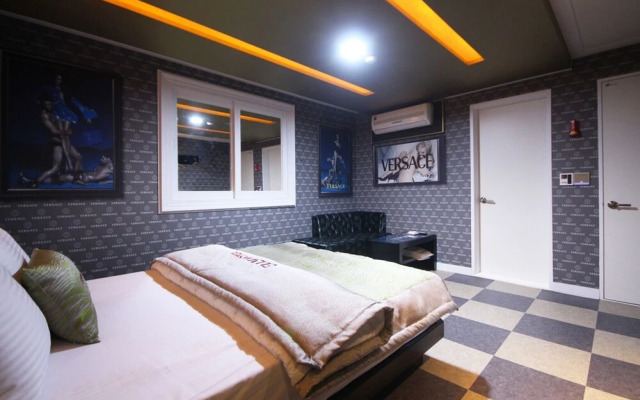Pohang Mundeok Elly