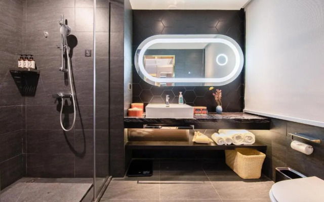 Atour X Hotel Longhua Dalang Business Center