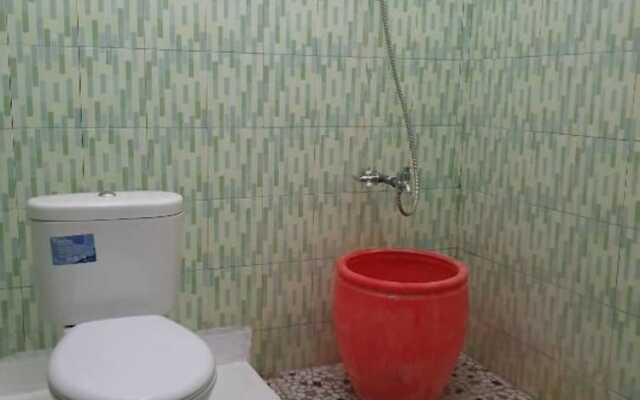 Flores One Love Homestay Hostel and Tours