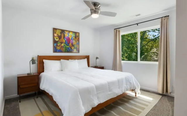 Luxury Waterfront Lakehouse With Private Dock Views