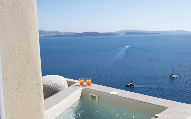 SantorOia Luxury Suites