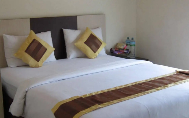 New Hollywood Hotel