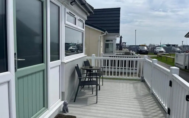 Seasideescape-2br-sleeps4-parking-petsok-fireplace