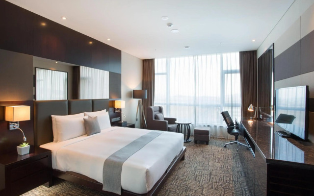Isquare Hotel