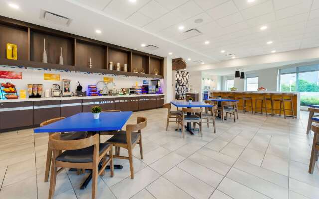 GLō Best Western Kanata Ottawa West