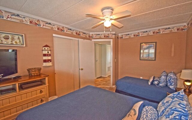 Harbour Island 102M 2 Bedroom Condo by RedAwning