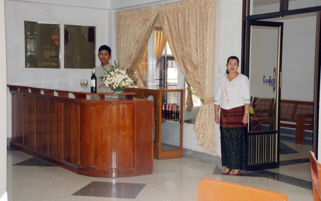 Naung Tong Hotel