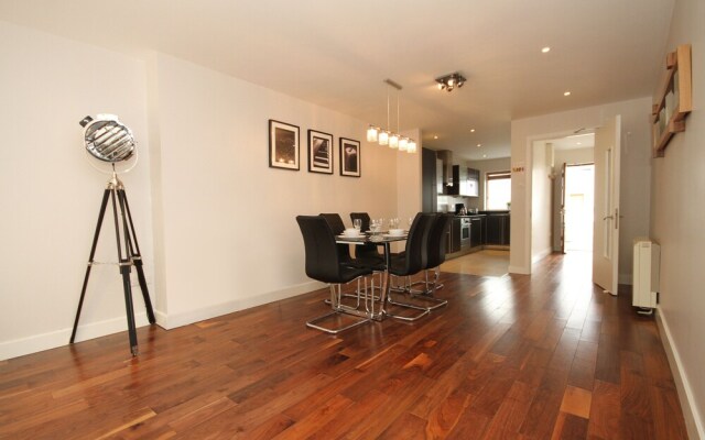 Grand Canal Quay - 3 BR Apartment