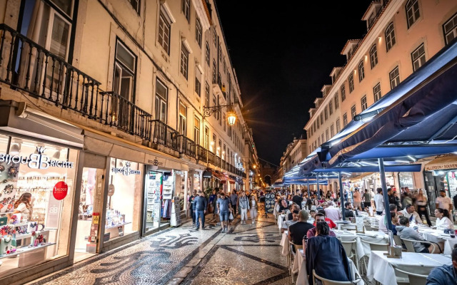 Lovely 2 Bedroom Apartment in the Heart of Lisbon